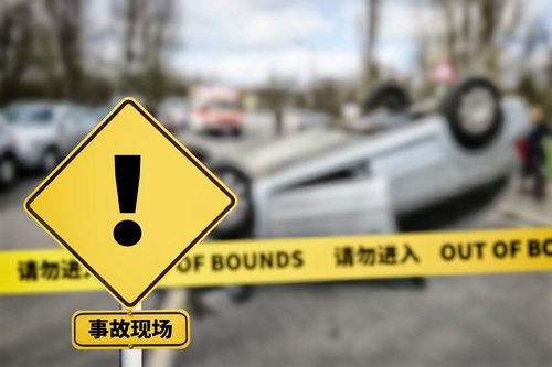 交通事故有伤残谁来赔偿